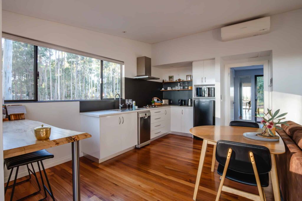 chalet-bluegum-kitchen-tree-chalets-forest-retreat