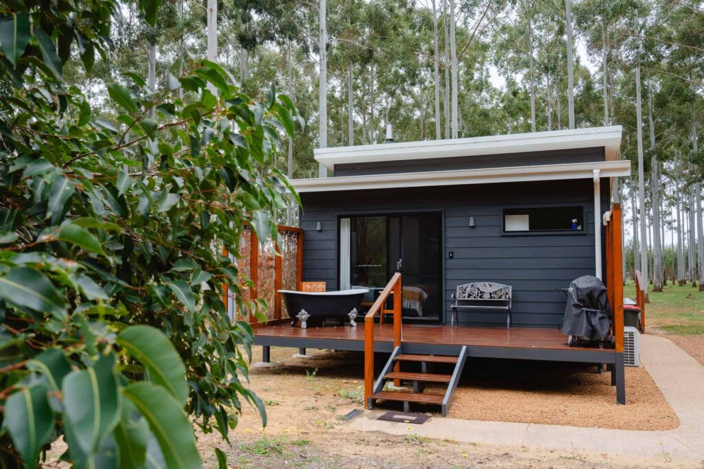 chalet-bluegum-outdoor-bath-tree-chalets-forest-retreat