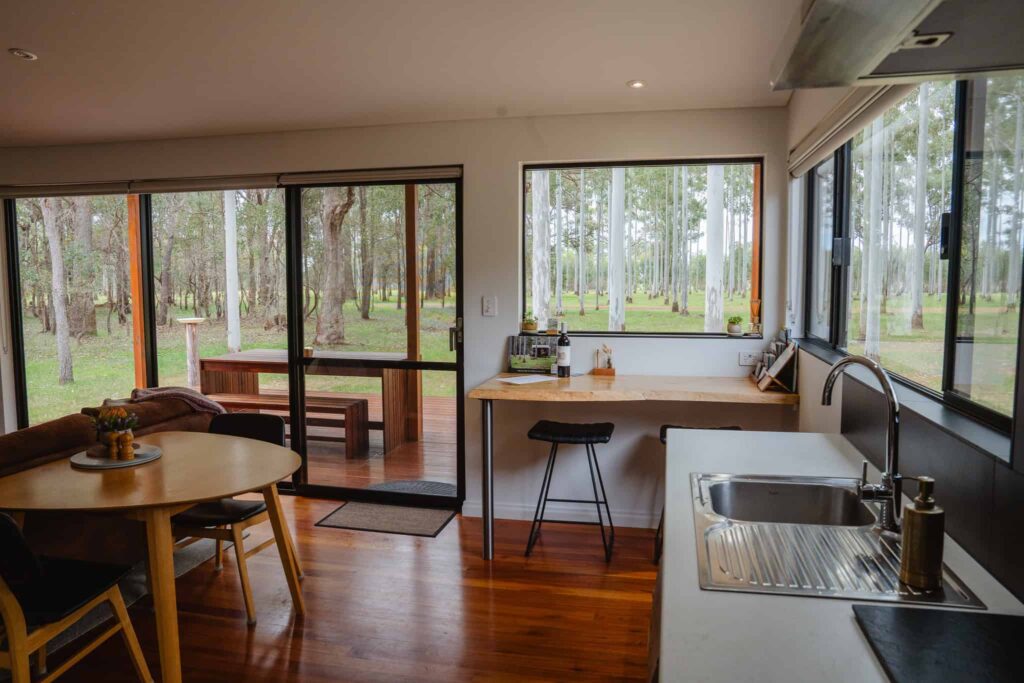 chalet-rosegum-dining-tree-chalets-forest-retreat