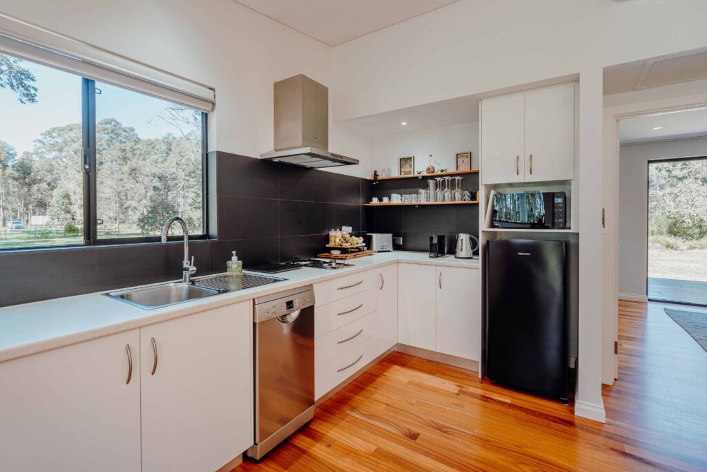 chalet-rosegum-kitchen-tree-chalets-forest-retreat