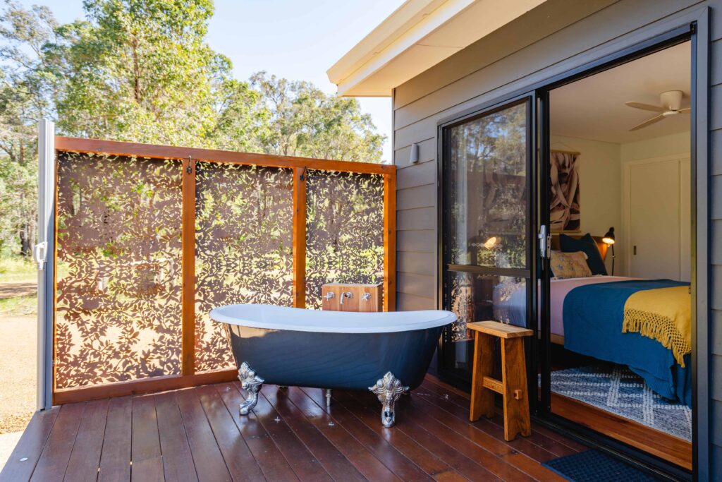 chalet-rosegum-outdoor bath-tree-chalets-forest-retreat